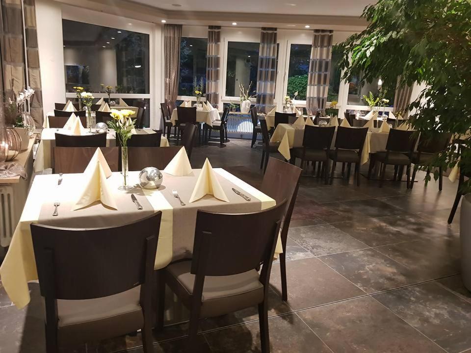 Waldhotel Sindelfingen Am Eichholz Buitenkant foto