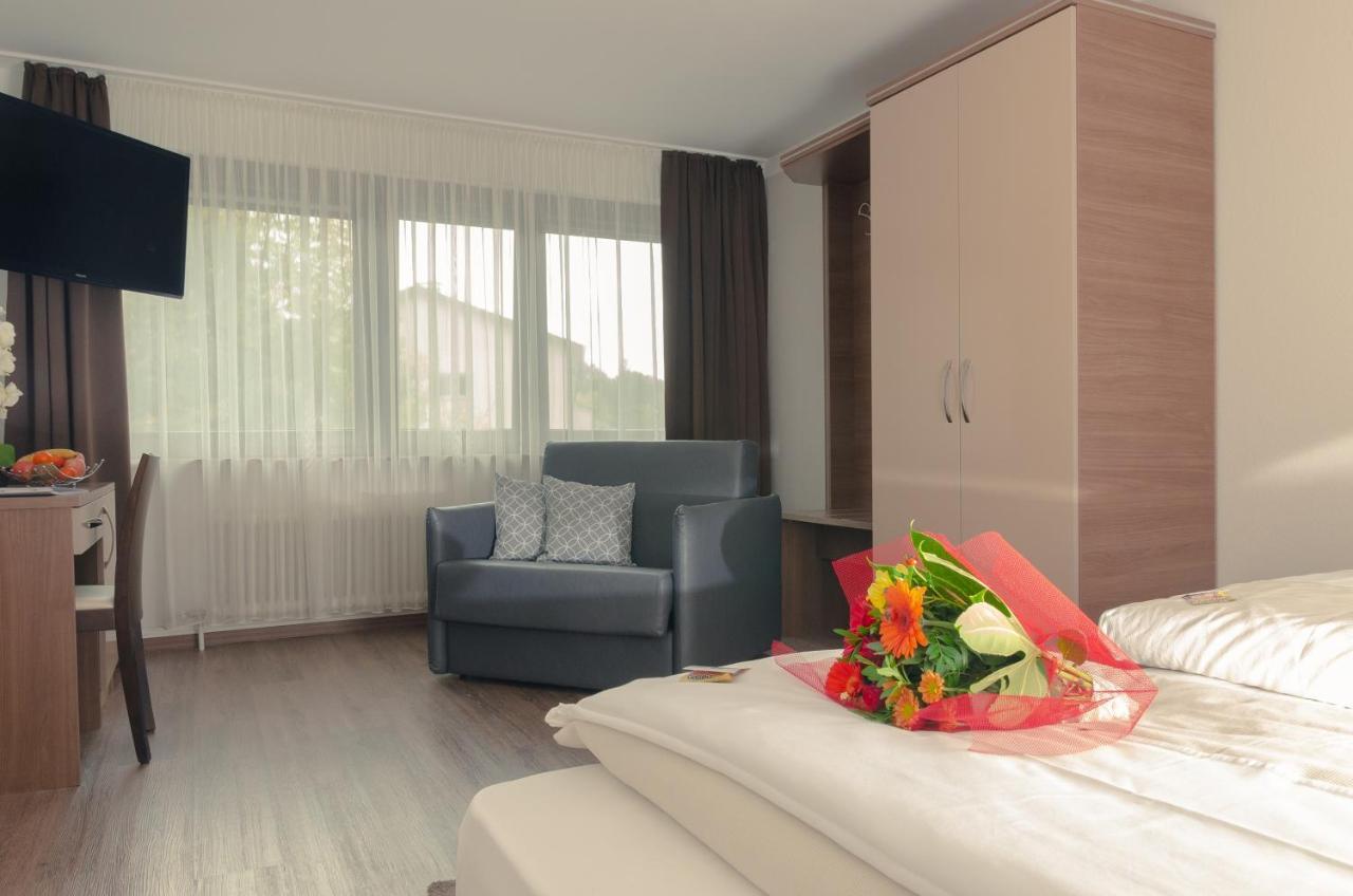 Waldhotel Sindelfingen Am Eichholz Buitenkant foto