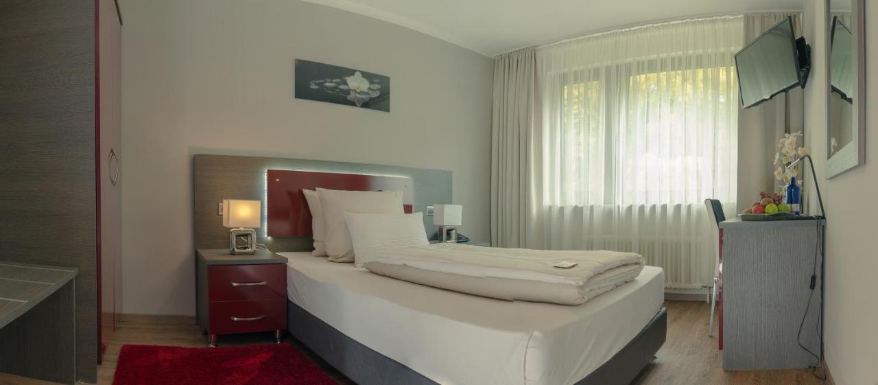 Waldhotel Sindelfingen Am Eichholz Buitenkant foto