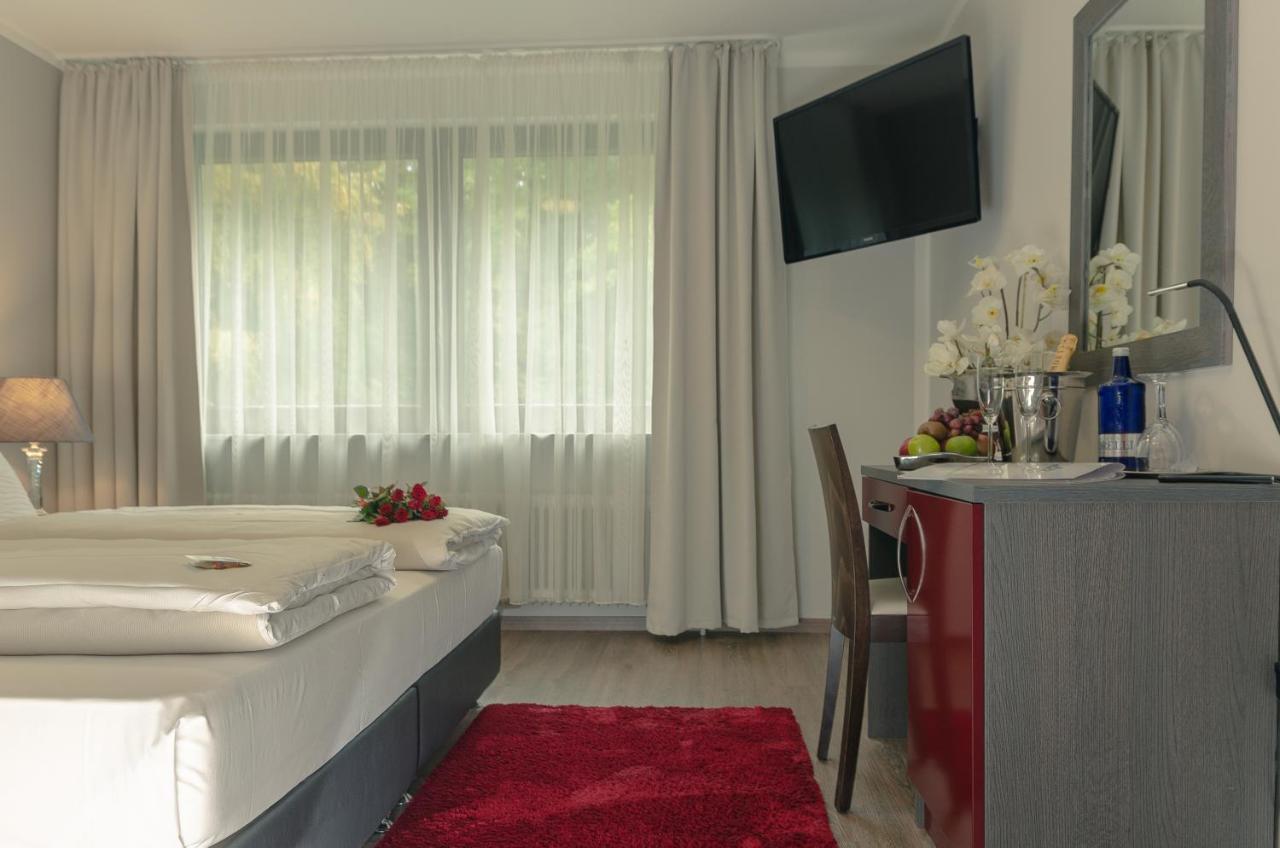 Waldhotel Sindelfingen Am Eichholz Buitenkant foto