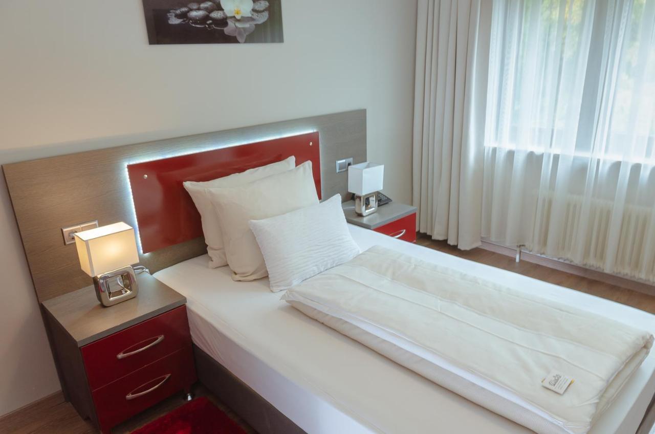Waldhotel Sindelfingen Am Eichholz Buitenkant foto